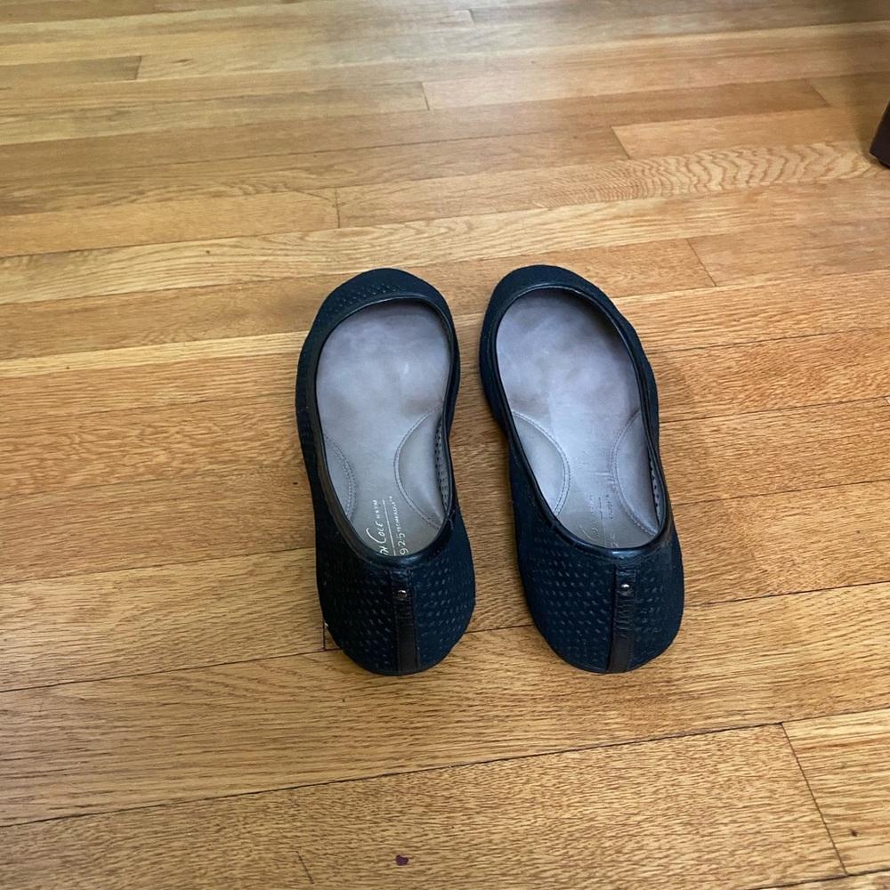 Kenneth Cole flat shoes- black